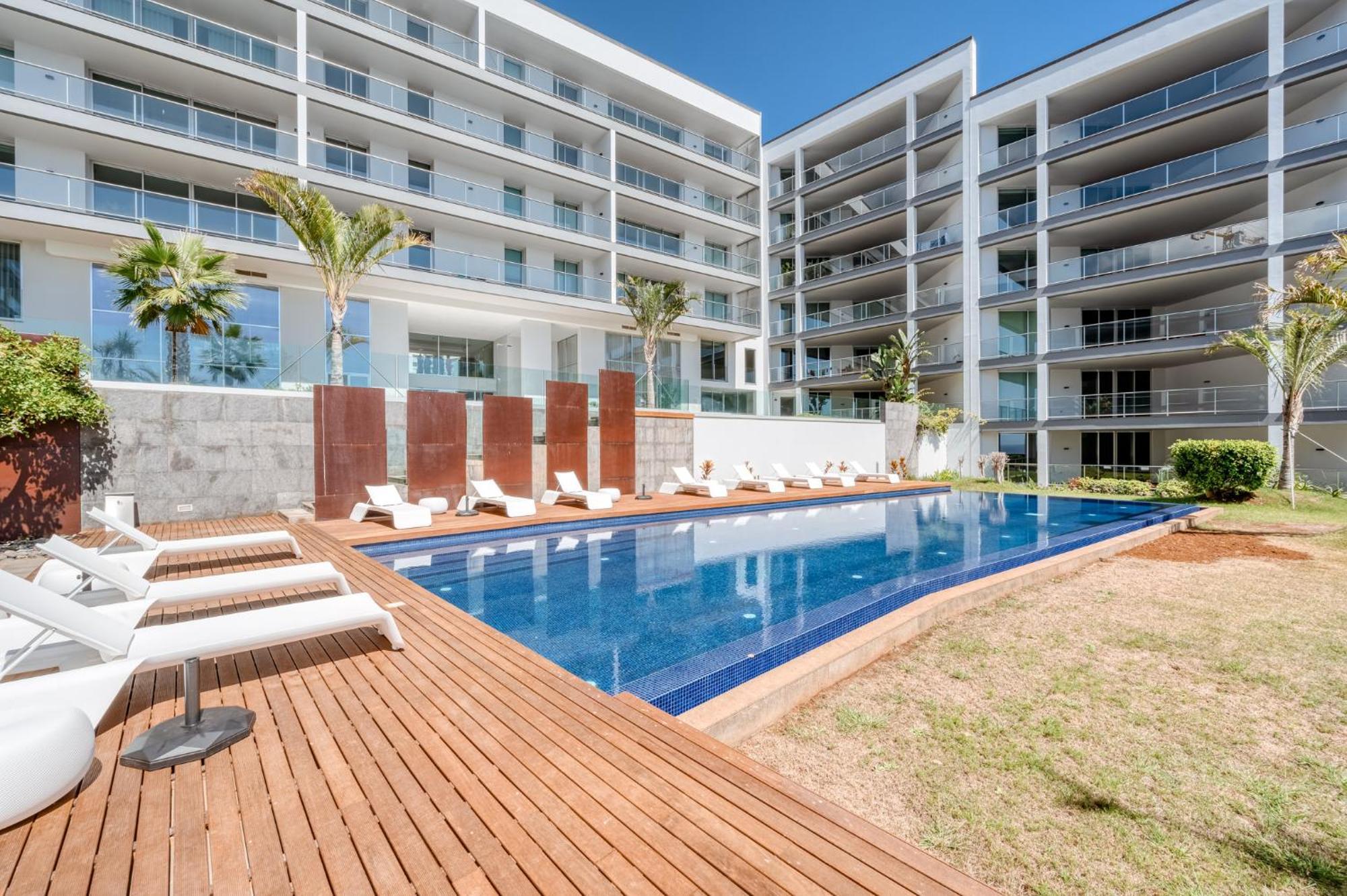 Suite 107 - Two Bedroom Apartment ฟุงชาล ภายนอก รูปภาพ