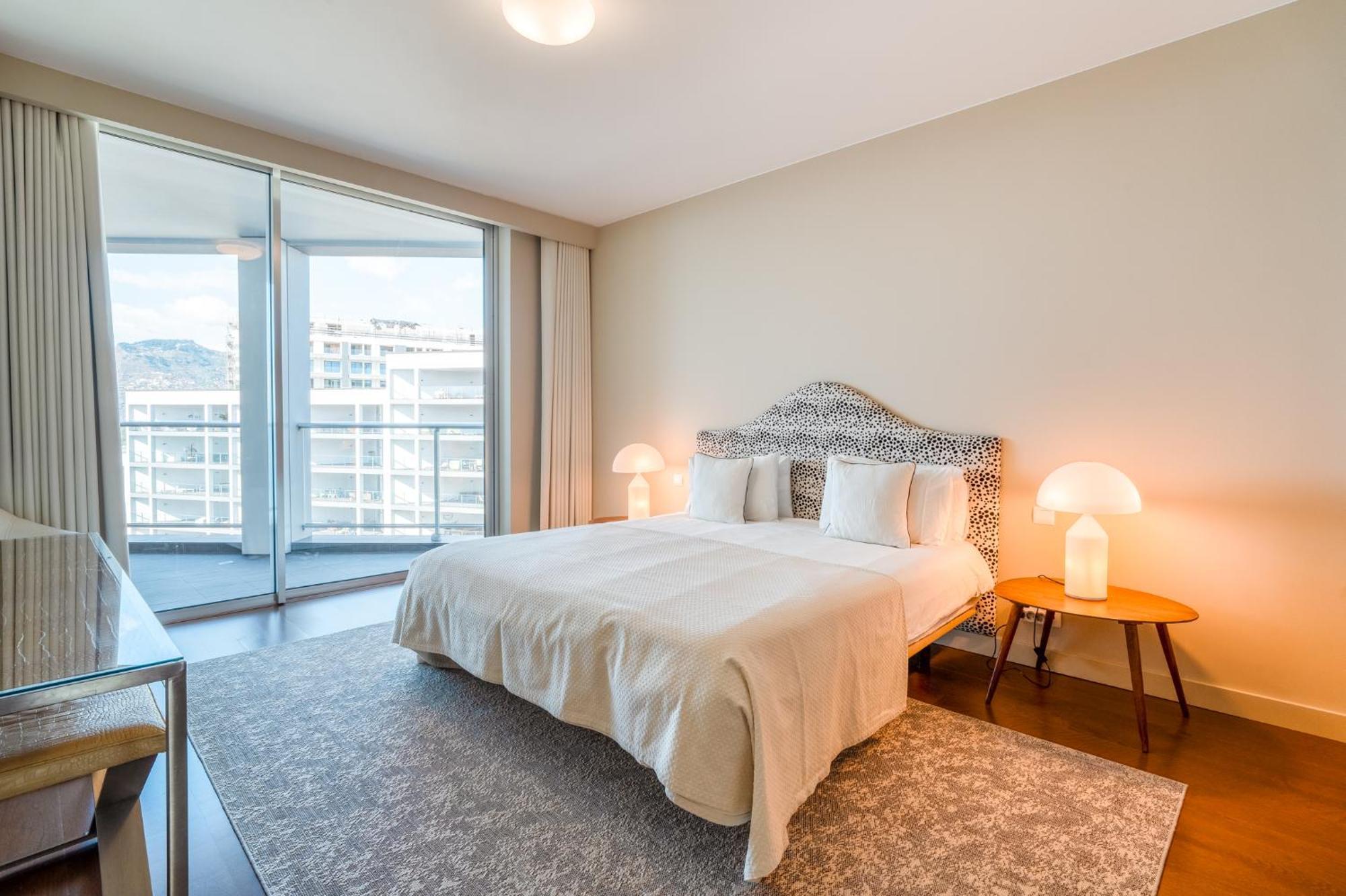 Suite 107 - Two Bedroom Apartment ฟุงชาล ภายนอก รูปภาพ