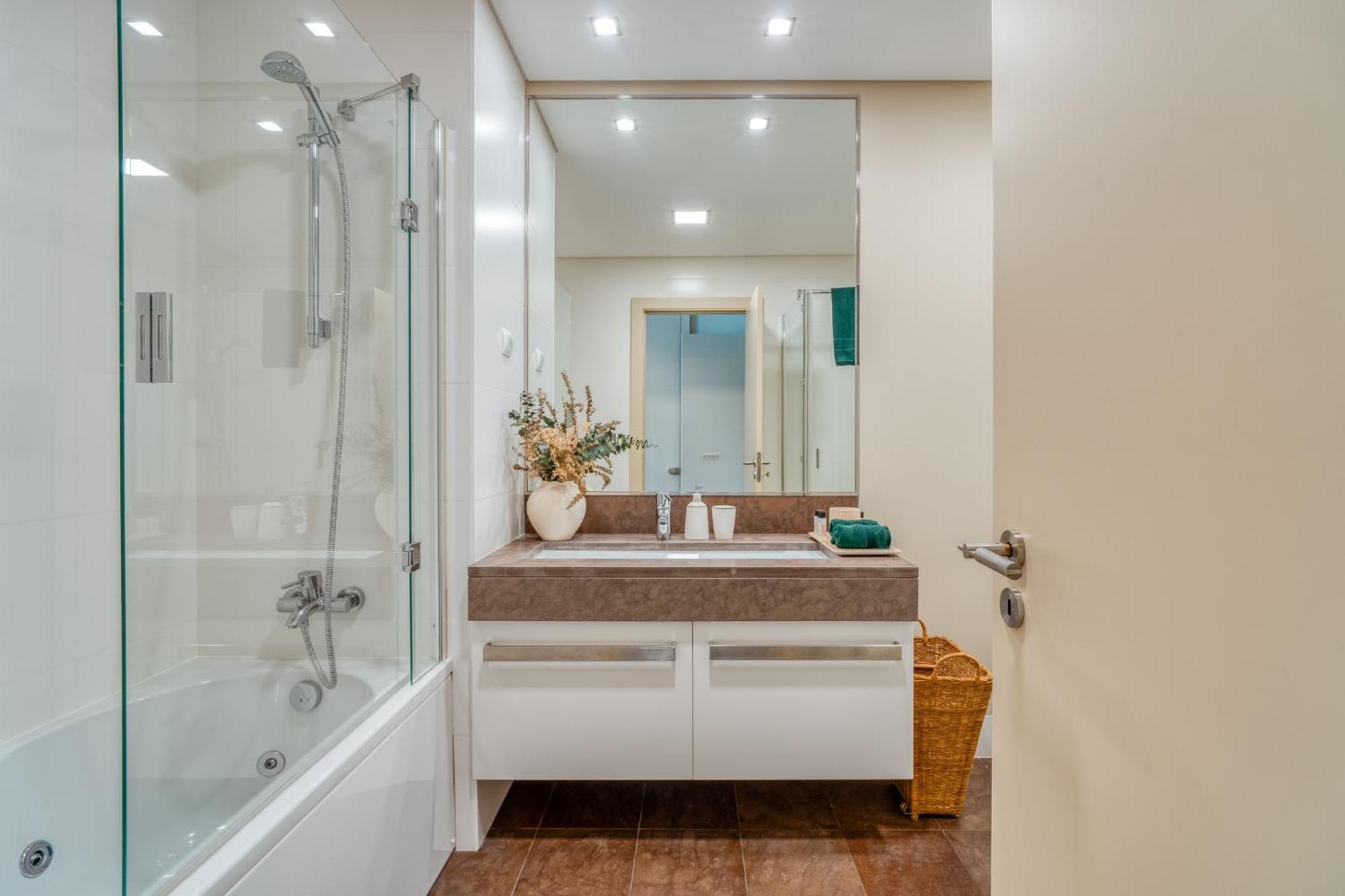 Suite 107 - Two Bedroom Apartment ฟุงชาล ภายนอก รูปภาพ